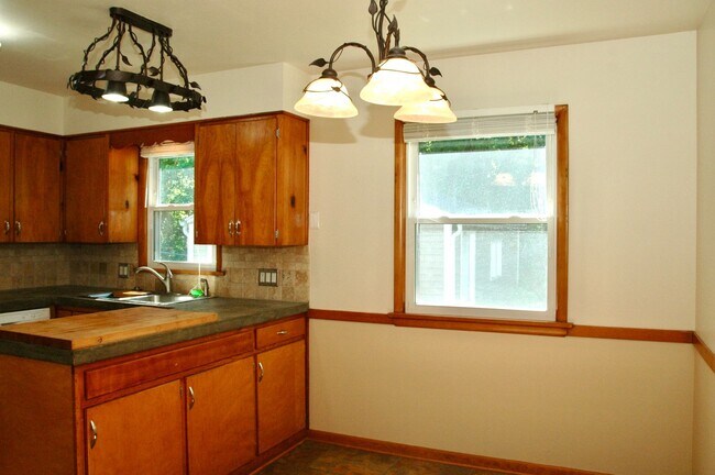 Foto del edificio - NE GR 3 Bed, 1 Bath Home