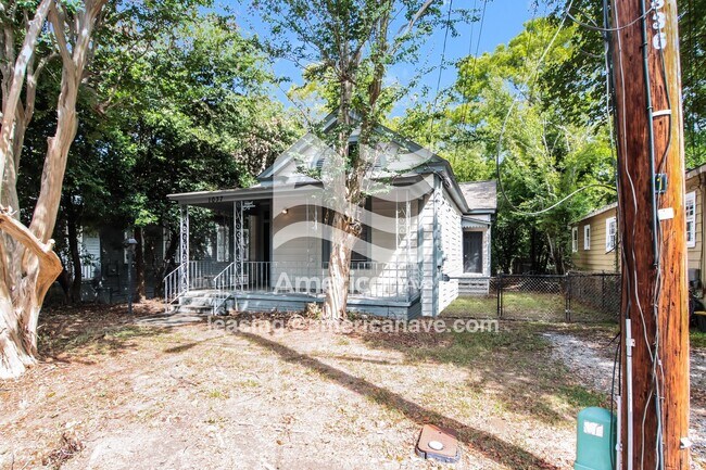 Building Photo - 1037 32nd St