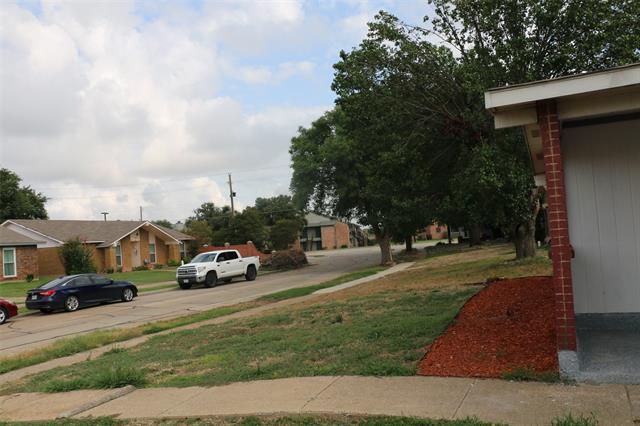 Building Photo - 1805 Post Oak Ln