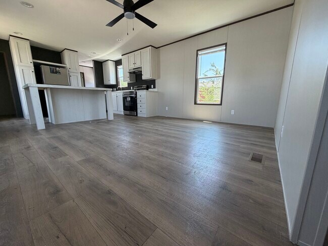 Building Photo - 709 N Collins Fwy