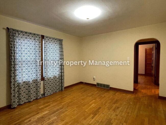 Foto del edificio - 310 Spring Ave