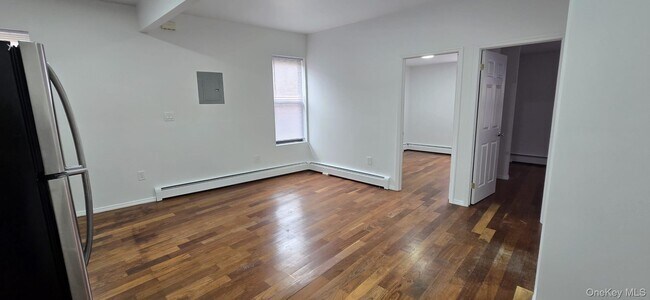 Building Photo - 60 W 184th St
