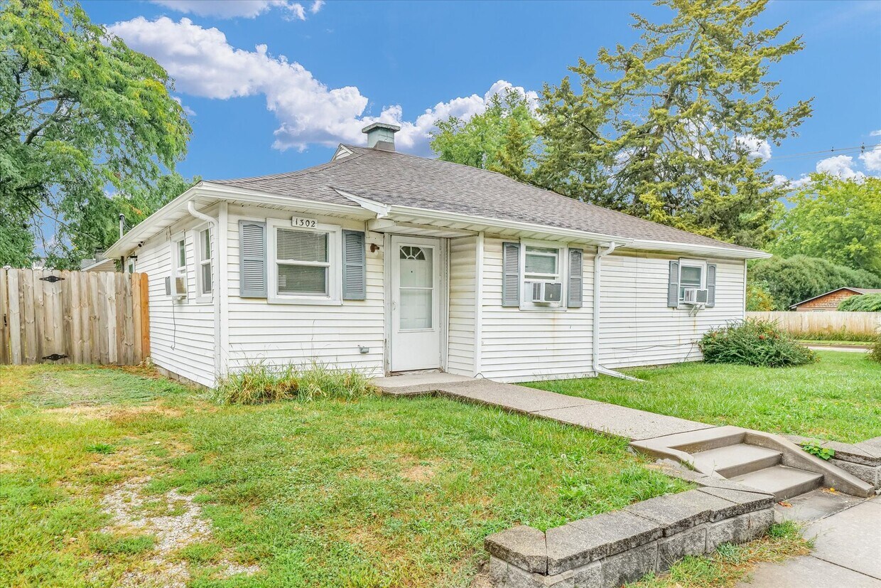 Primary Photo - 1302 W Springfield Ave