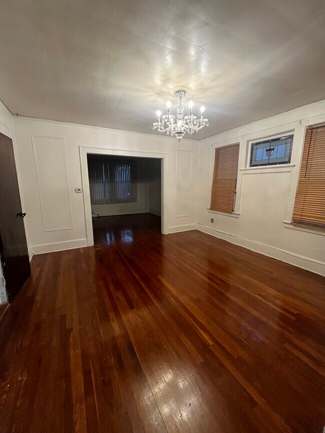 Comedor - 577 Tremont Ave