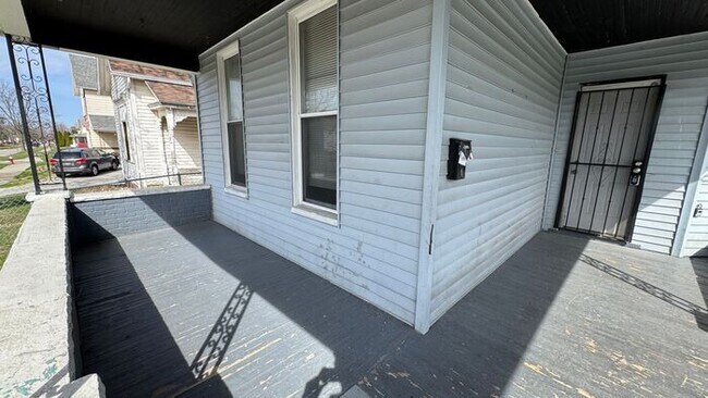 Foto del edificio - Charming 3-Bedroom Home with Convenient Lo...