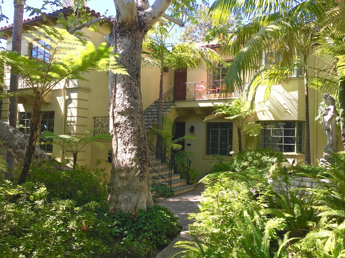 Foto principal - 8417 Fountain Ave