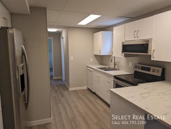 Building Photo - 45574 Lewis Ave