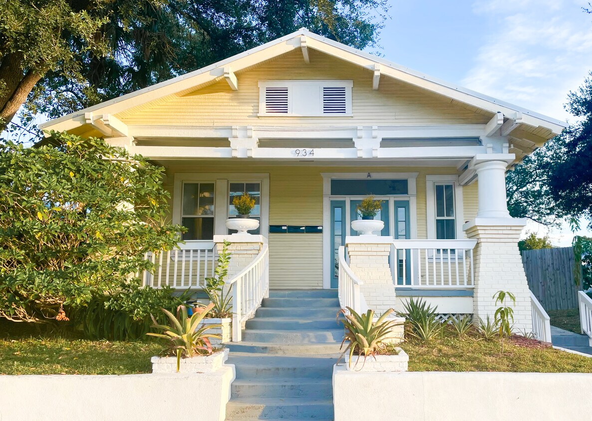 Front - 934 E 11th Ave