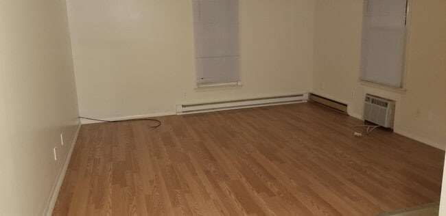 Building Photo - 376 Hudson Ave