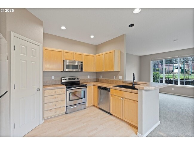 Building Photo - Stylish 3-Bedroom Home with Pool, Clubhous...