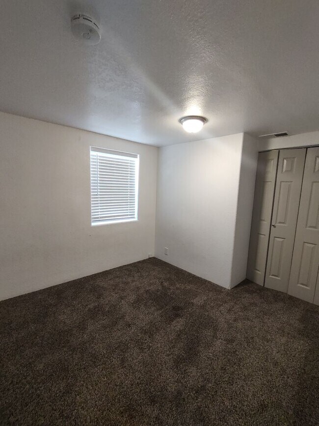 Building Photo - 3 Bedroom 2 Bath House