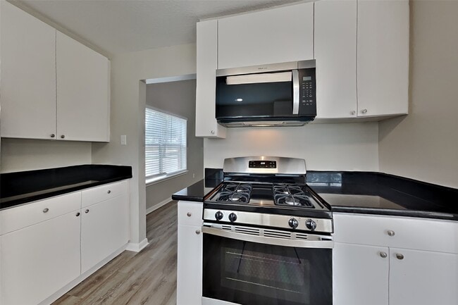 Building Photo - 12827 Deer Cove Ln