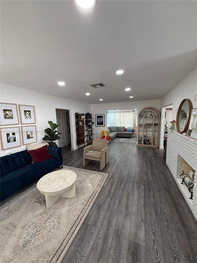 Foto del edificio - 822 NE 8th St
