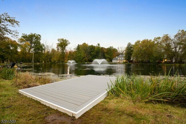 Foto del edificio - 15 Lake Rd