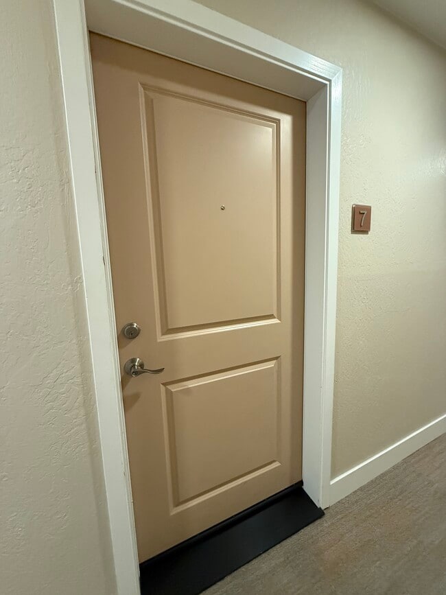 Building Photo - Arlington