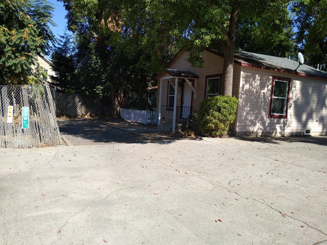 Primary Photo - 2-232 C St