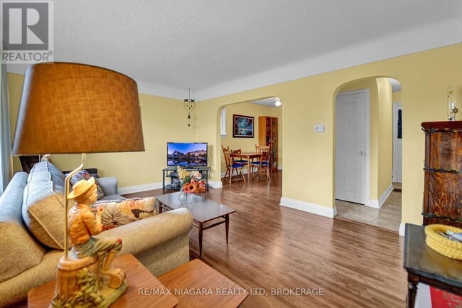Building Photo - 5428 Inglis Dr