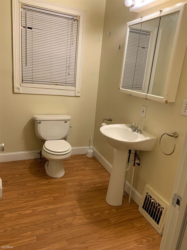 Foto del edificio - 3 br, 1 bath House - 819 17th St