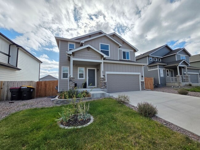 Building Photo - Gorgeous 4 Bed 3 bath Home In Lorson Ranch!!