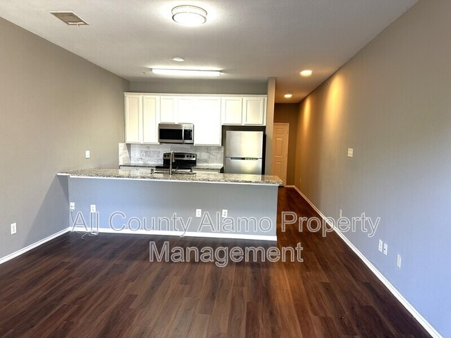 Building Photo - 10710 Mathom Landing
