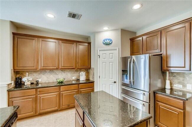 Foto del edificio - 3329 Guadalajara St