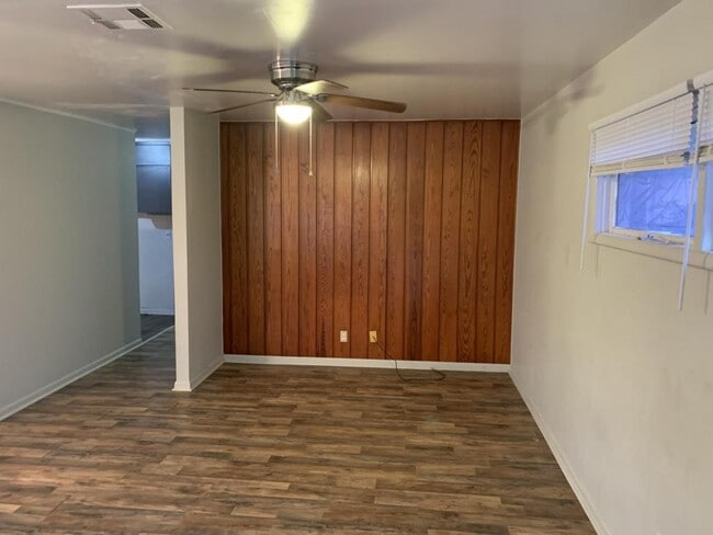 Building Photo - 1202 E 4th Ave