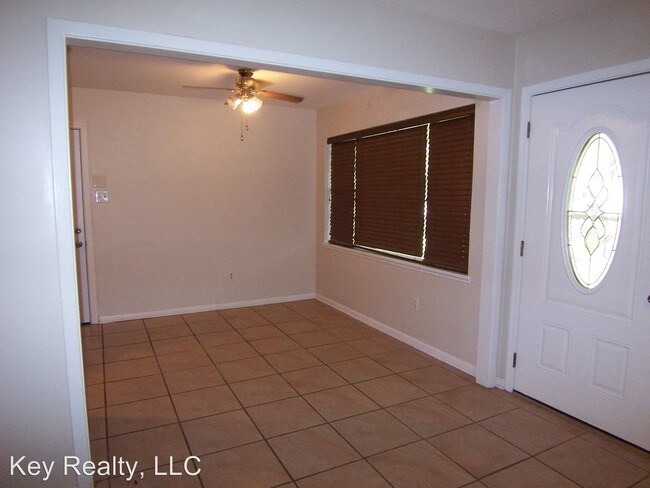 Building Photo - 1803 Powell Ln