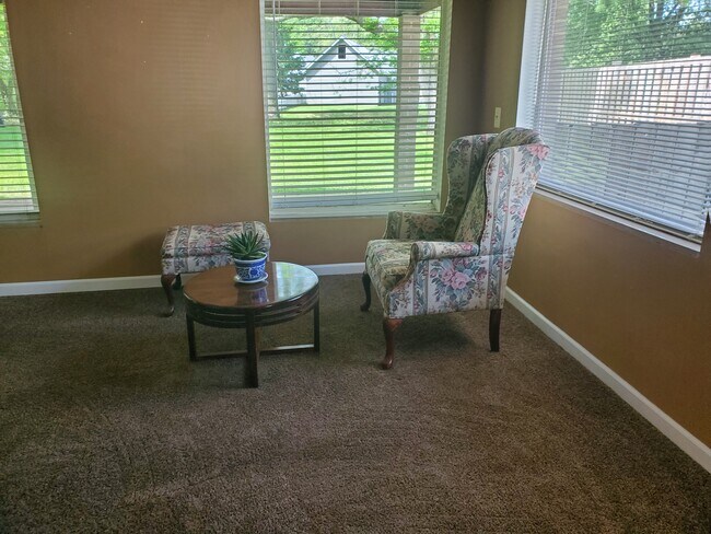 Foto del edificio - 25501 Edgecliff Dr