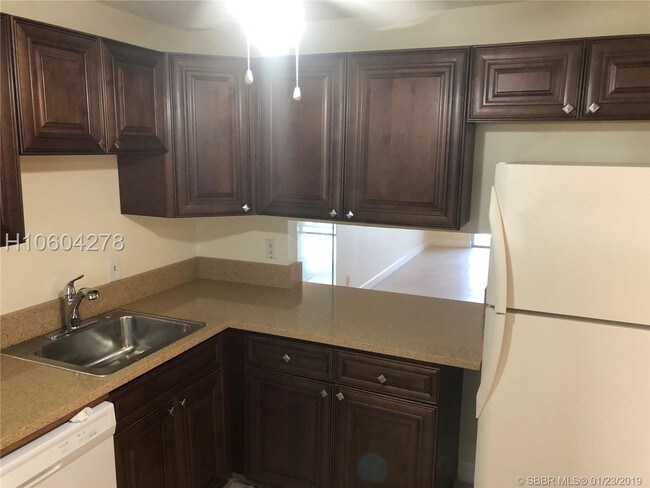 Building Photo - 5515 N Lakewood Cir