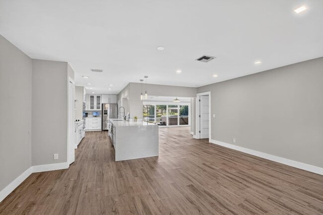 Building Photo - 14624 Country Side Ln