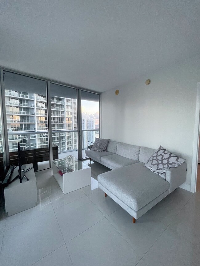 Building Photo - 495 Brickell