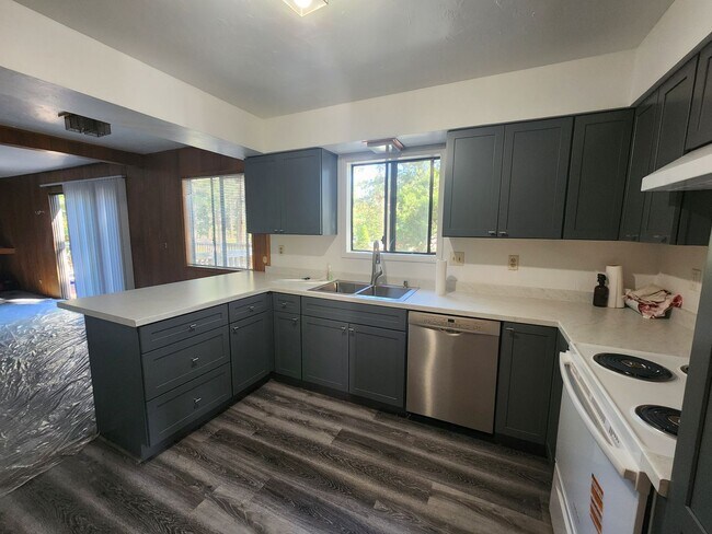 Foto del edificio - 221 - Steelhead Ave Duplex