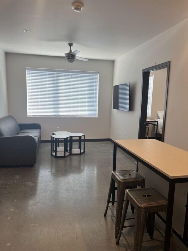 Foto principal - 909 Q St