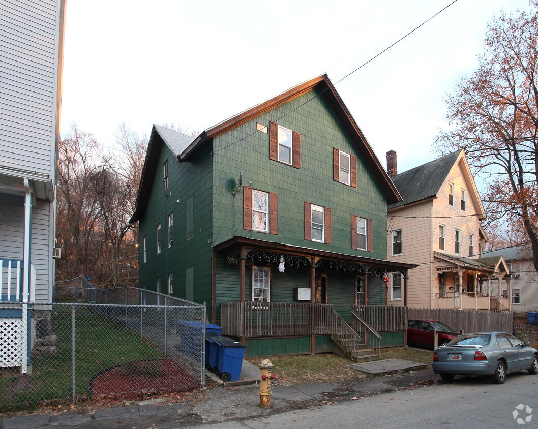 Primary Photo - 233 River St