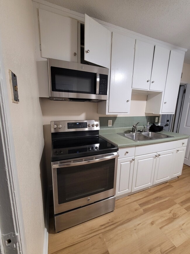 Cocina - 6319 W Center St