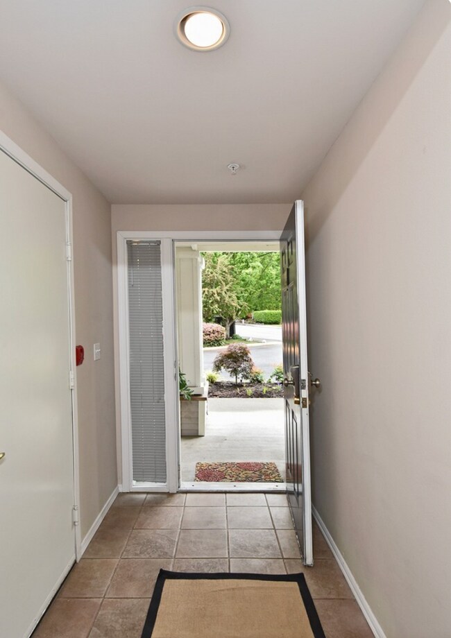 Foto del edificio - 16125 Juanita Woodinville Way NE