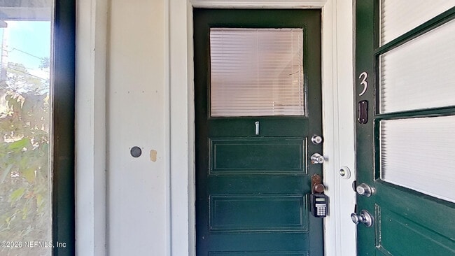 Building Photo - 2210 Myra St