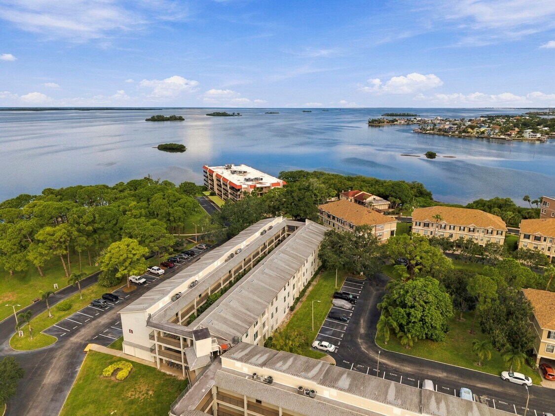 Foto del edificio - 2700 Bayshore Blvd