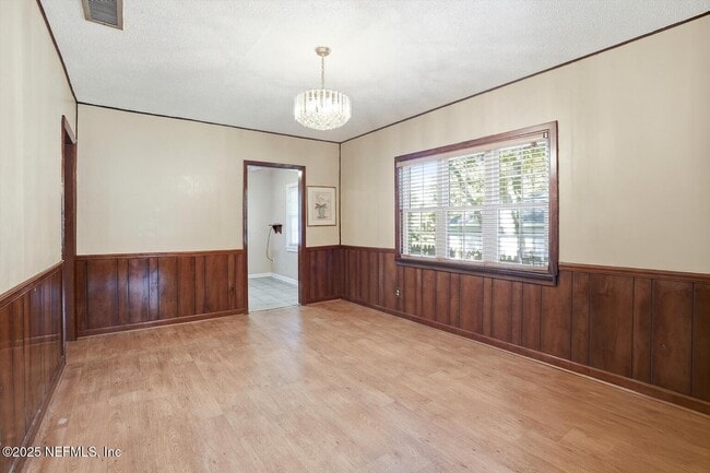 Building Photo - 1546 River Hills Cir W