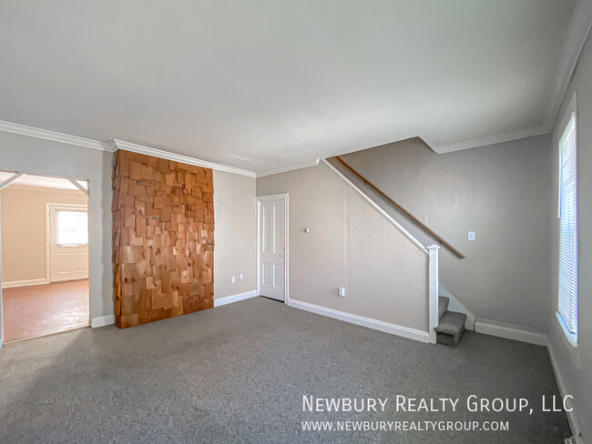 Building Photo - Spacious Two-Bedroom Townhouse