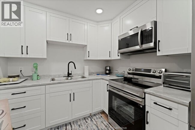 Building Photo - 1808 Meighen Rd