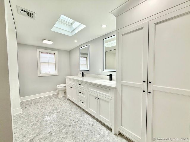 Building Photo - 40 E Pasadena Pl