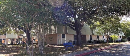 Building Photo - 800 N Hwy 123 Bypass Building Photo - 800 N Hwy 123 Bypass