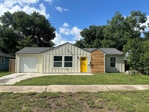 Building Photo - 5017 Kenilwood Dr
