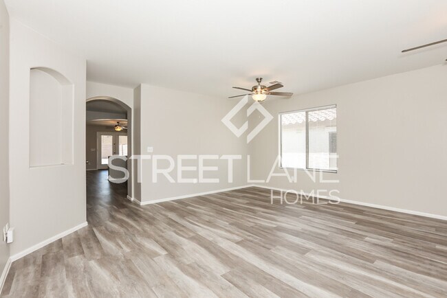 Building Photo - PRE-HOLIDAY SPECIAL! $1000 OFF FIRST FULL ...