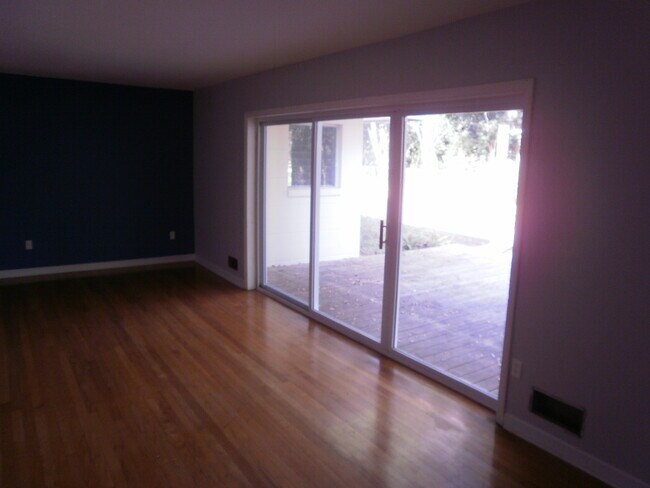 Building Photo - 1024 NW 16th Ave