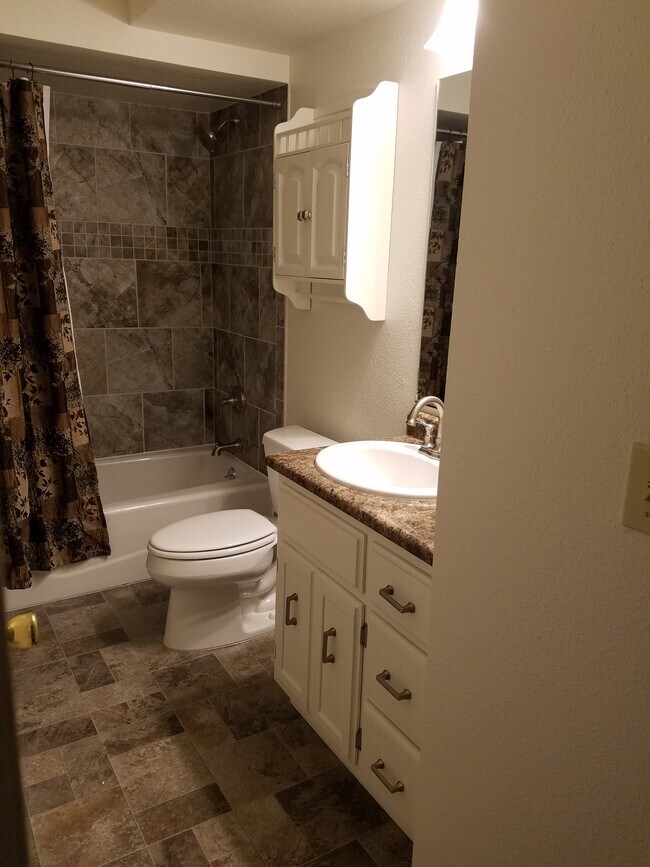 Building Photo - 1470 Trojan Dr