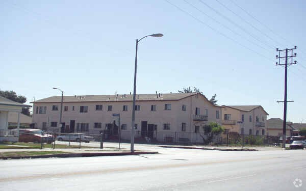 Primary Photo - 5604 Compton Ave