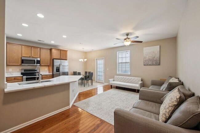 Foto del edificio - Spacious 3BR Townhome in Apex