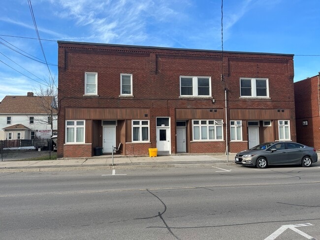 Building Photo - 595 King St